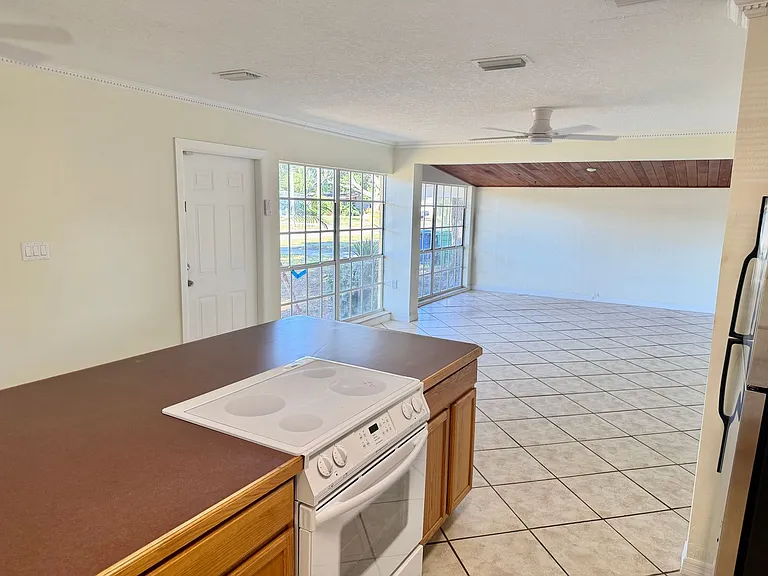 4009 W Wyoming Ave — Photo 5