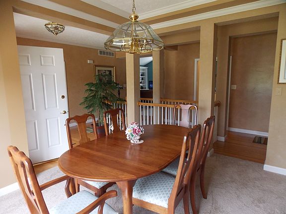 DINING ROOM OFF ENTRY
