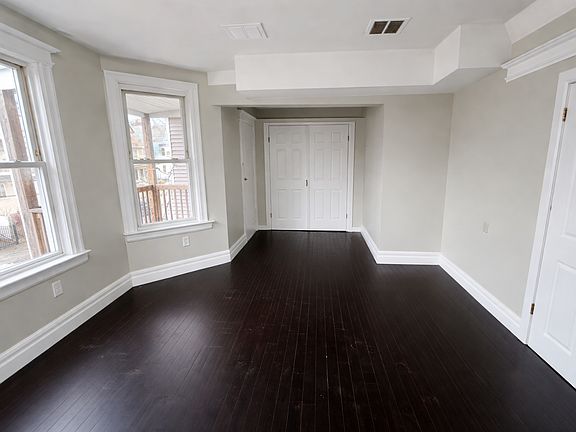 4th image of 62 Isabella Ave Floor 2