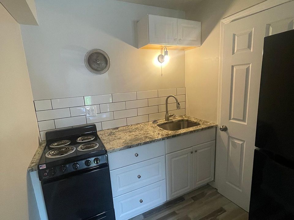 2nd image of 185 Pequot Ave #6