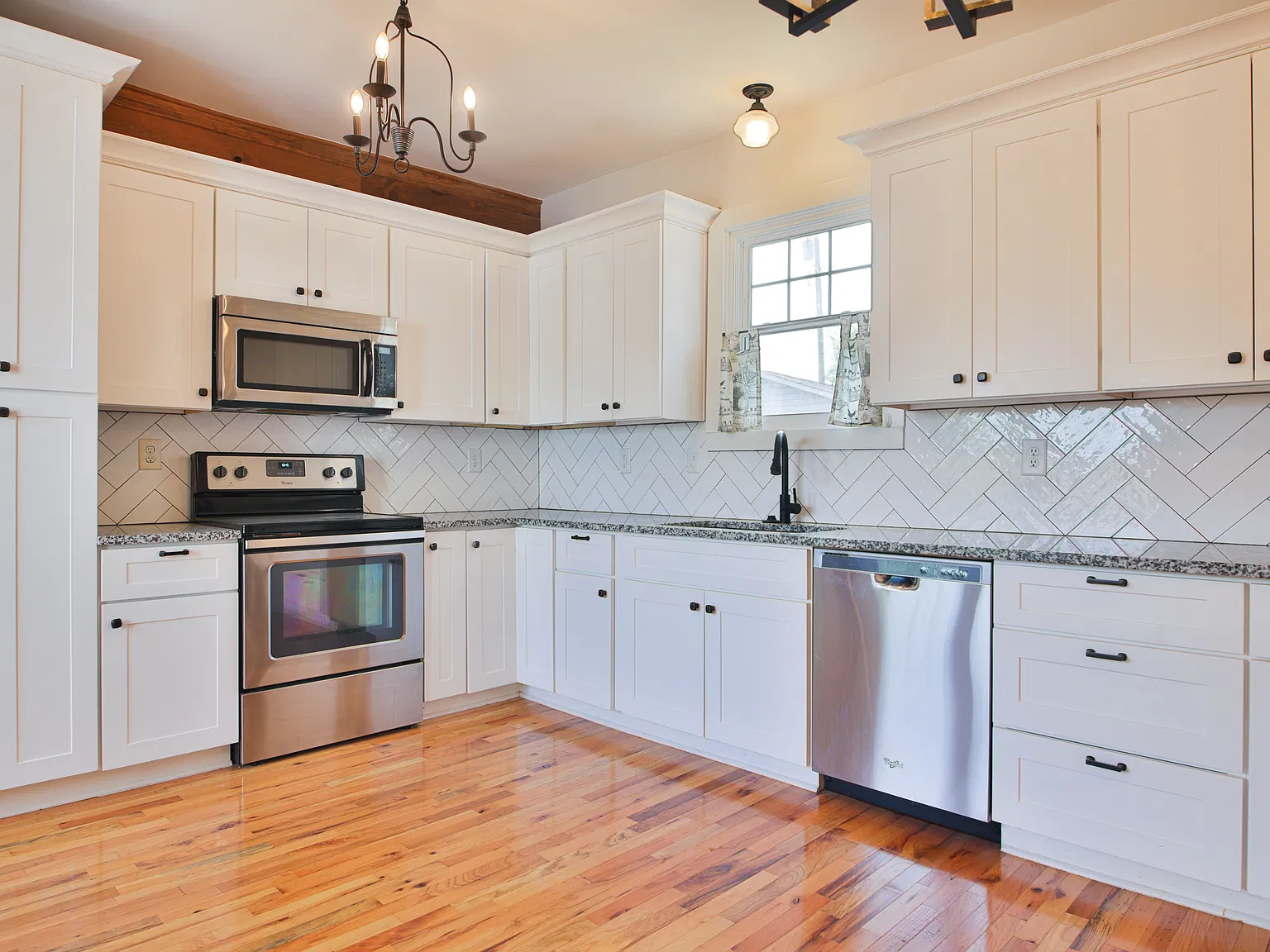 4 bed, 1749 sqft, $2,750 — Photo 2