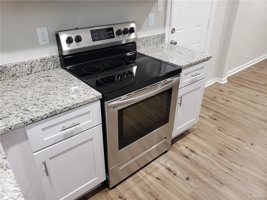 3 bed, 1000 sqft, $1,795 — Photo 3