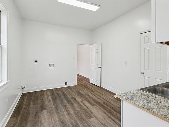 5th image of 6004-06 Dauphine St