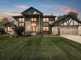 376 Longford Dr, Rochester Hills, MI 48309