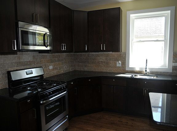 4th image of 1220 Lombard Ave