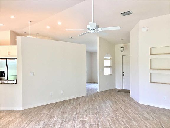 4th image of 5844 NW Leghorn Ave