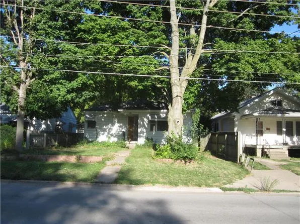 439 10th St, Silvis, IL 61282