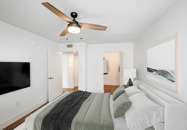 Gables Grand Plaza Apartments — Photo 52