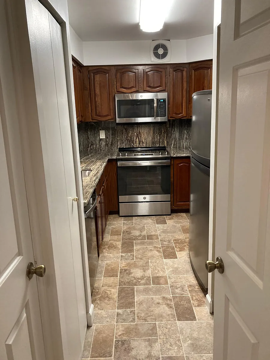 Kitchen - 1077 30th St NW #212