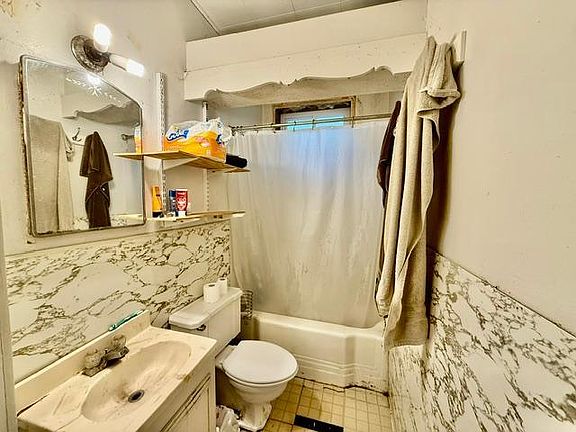 3rd image of 627 Palace Ave