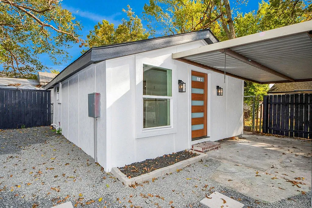 1 bed, 400 sqft, $1,200 — Photo 1