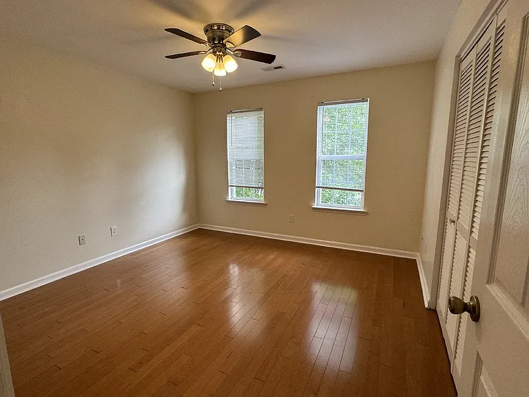 4404 McClelland Dr — Photo 9