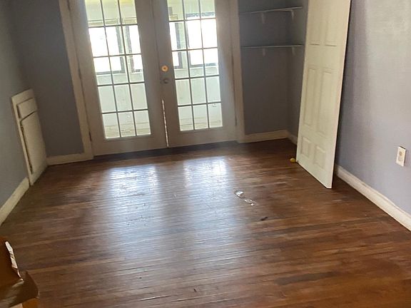 3rd image of 1217 Elm St