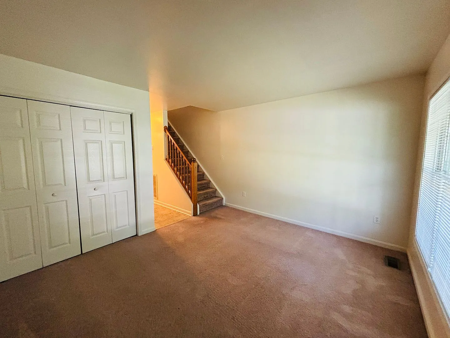 2 Bedroom 2.5 Bathroom Townhouse — Photo 2