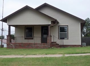 604 E 2nd St, Hoisington, KS 67544