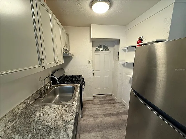 324 NW 19th St #STUDIO — Photo 4