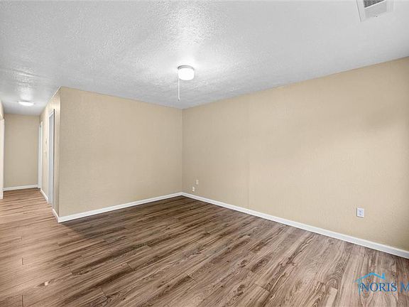 2nd image of 6038 323rd St