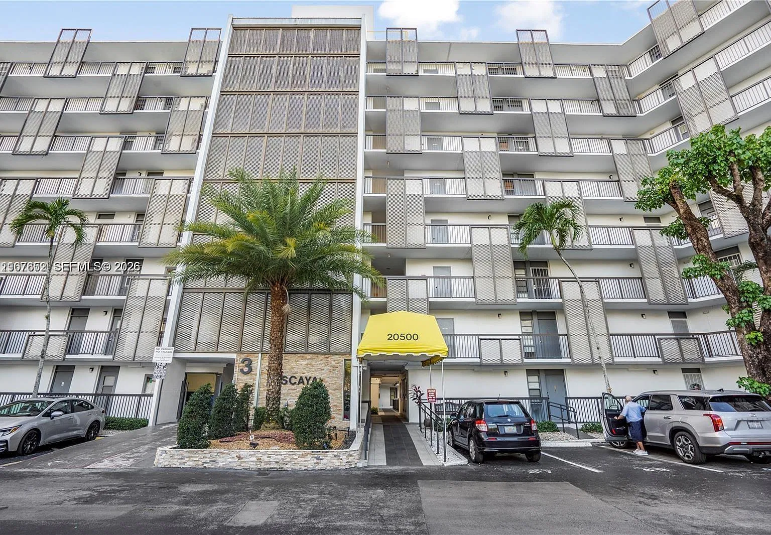 Biscaya Iii Condo — Photo 2