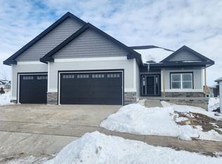 1612 Schreiner Ln, Waunakee, WI 53597