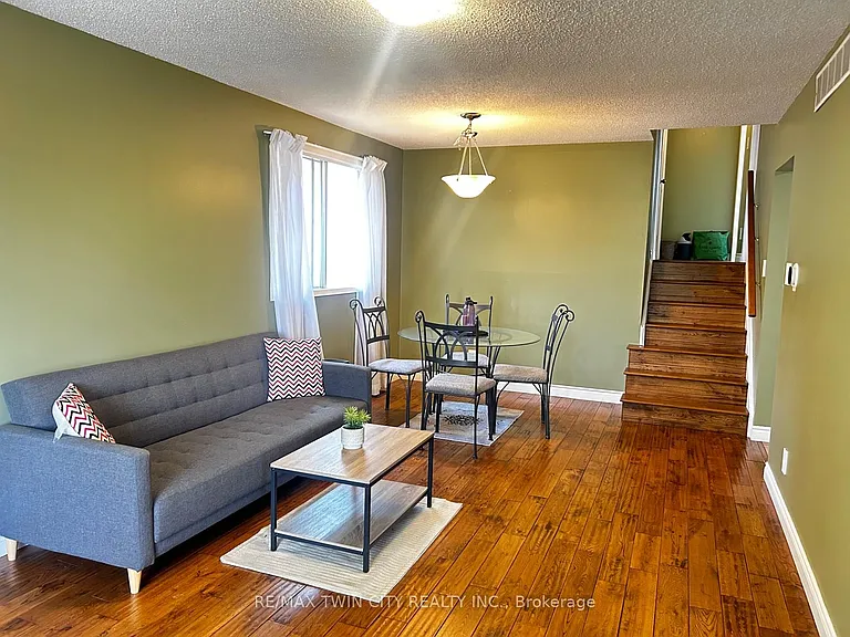 254 Camille Cres — Photo 4