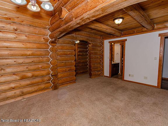 5th image of 33 Hardman Cir