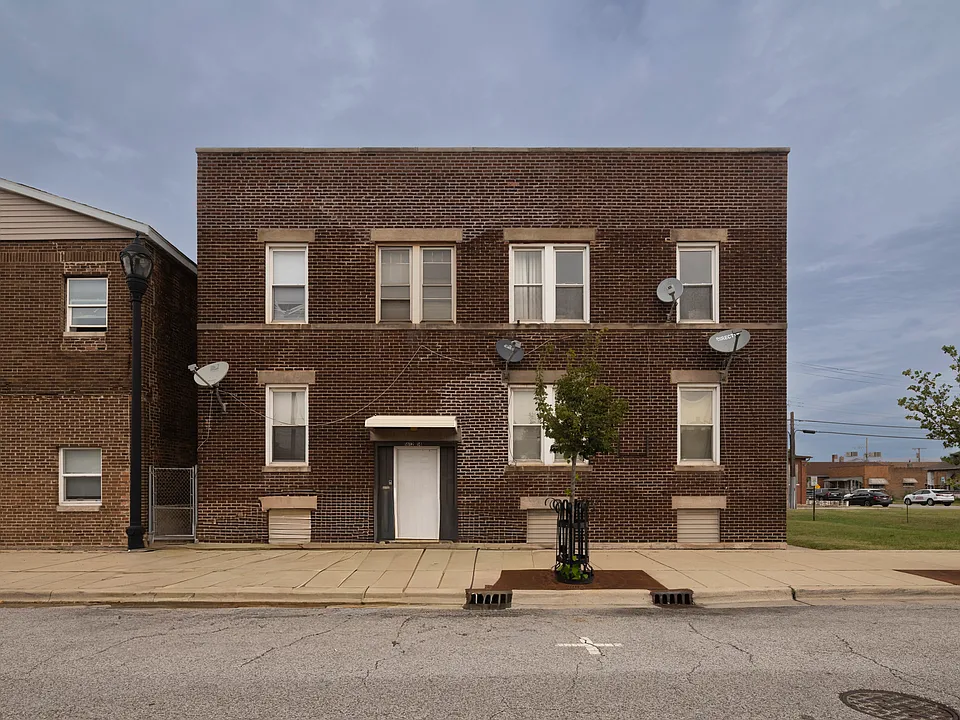 1612 Broadway St #8