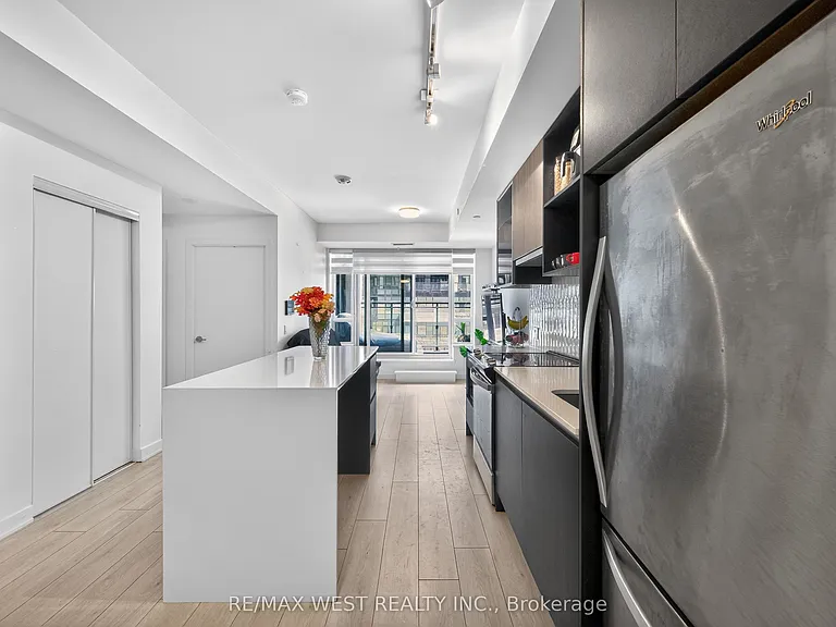 405 Dundas St W #421 — Photo 17