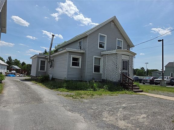 2nd image of 5432 Bostwick St