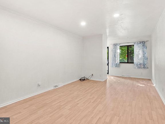 5th image of 508 Summit House