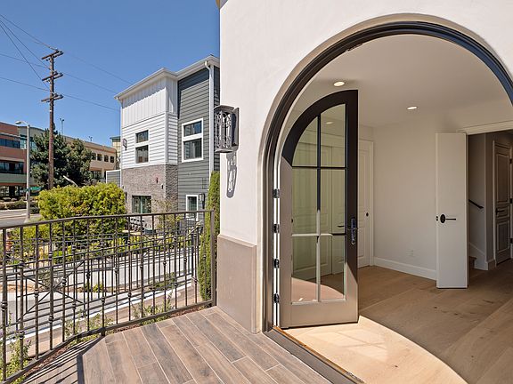 4th image of 526 N Elena Ave