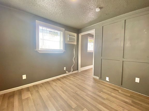 2nd image of 2123 21st St #C