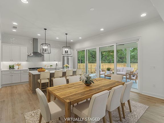 5th image of 588 Tulip Tree Way