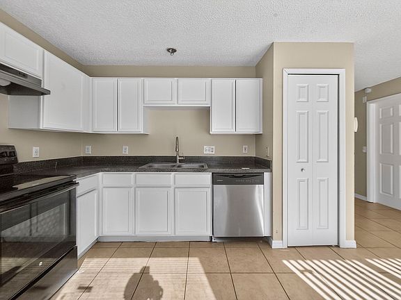 3rd image of 5330 Yaupon St