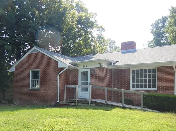 1842 Lyndhurst Rd, Waynesboro, VA 22980