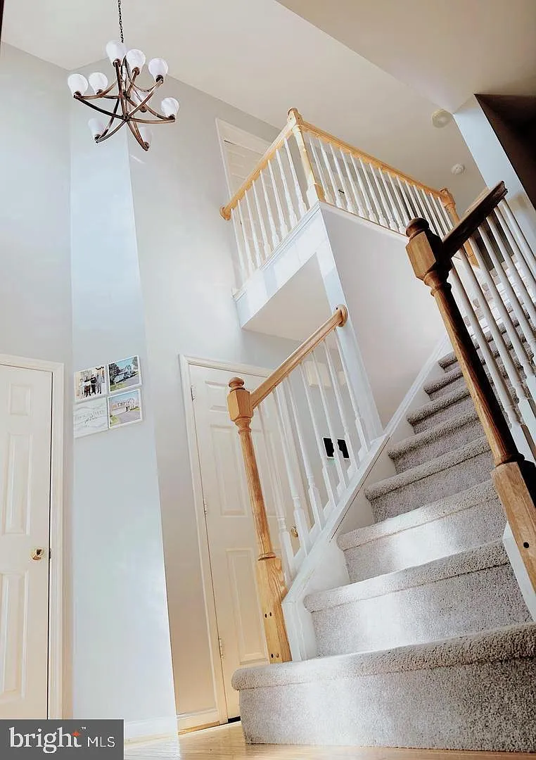 4 bed, 3.5 bath, 3356 sqft, $3,300 — Photo 3