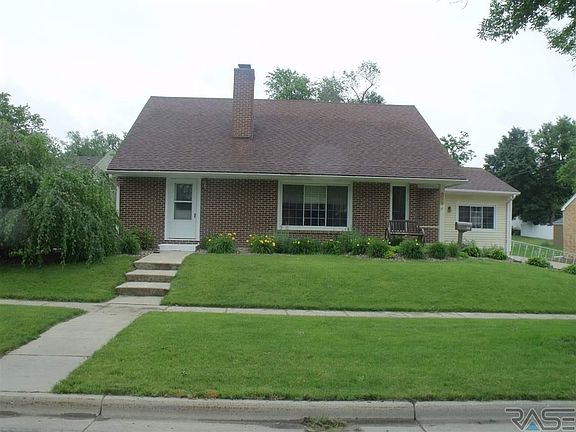 3rd image of 108 W Brown St