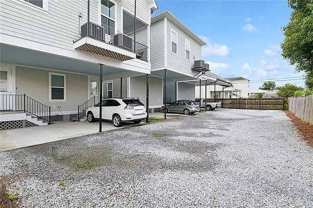 2410 Valence St #2410 — Photo 6