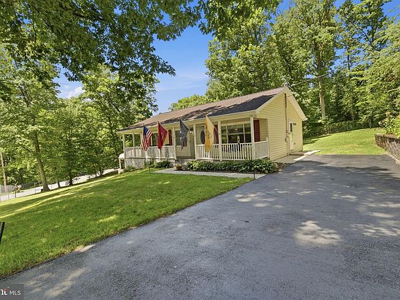 2nd image of 300 Oakbrook Dr