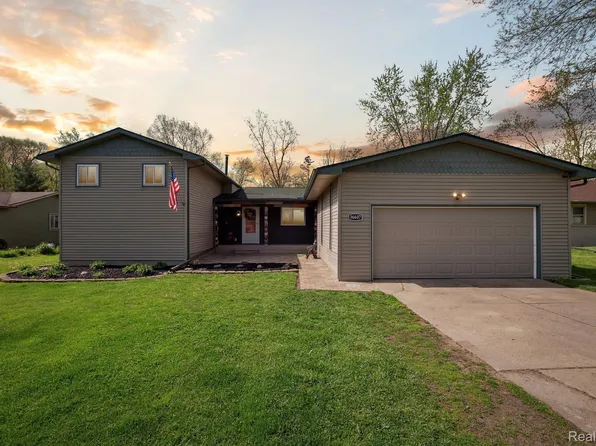 36607 Huron River Dr, New Boston, MI 48164