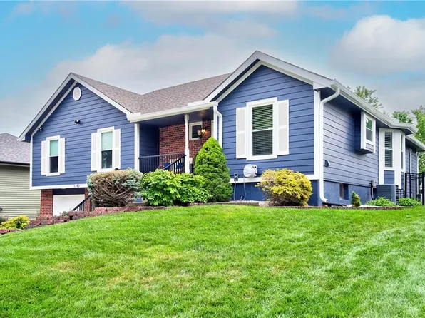 1743 NE Ridgeview Dr, Lees Summit, MO 64086