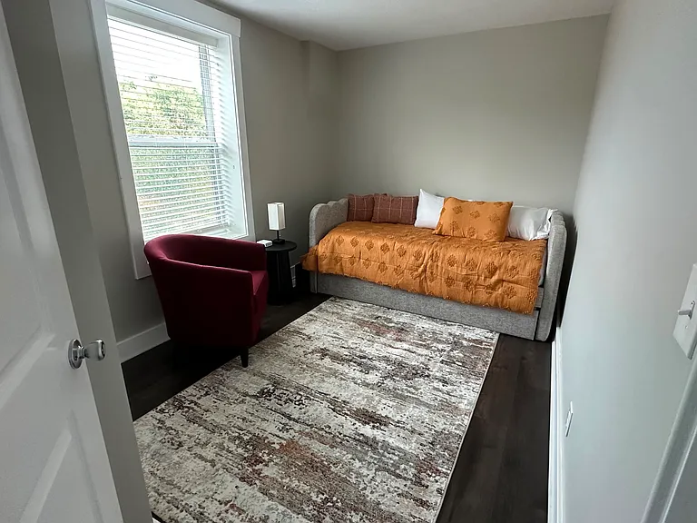 731 Lyons Ave #1 — Photo 8