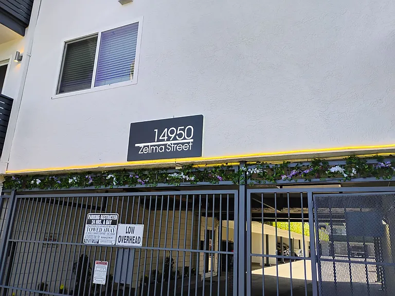 Zelma Apartments — Photo 20