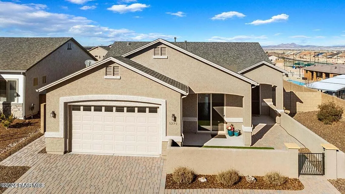 3 bed, 2.0 bath, 1808 sqft, $2,800 — Photo 2