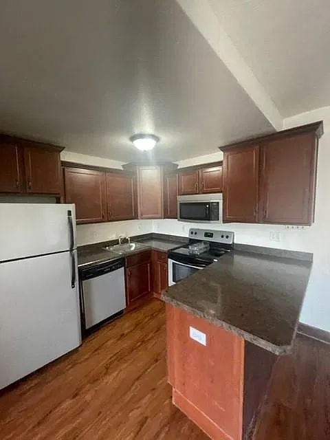 2 bed, $1,760 — Photo 2