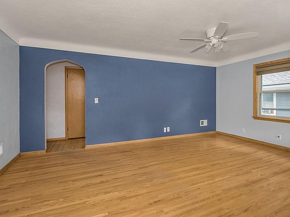 3rd image of 271 Roeller Ave