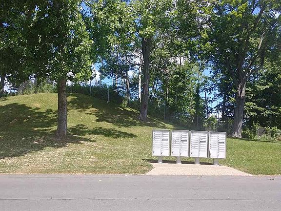 5th image of Woodside Dr