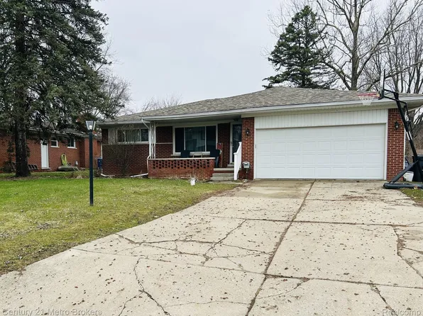 5448 Fern Ave, Grand Blanc, MI 48439