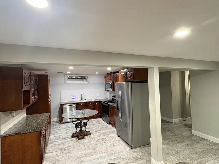 86 Maple St — Photo 2