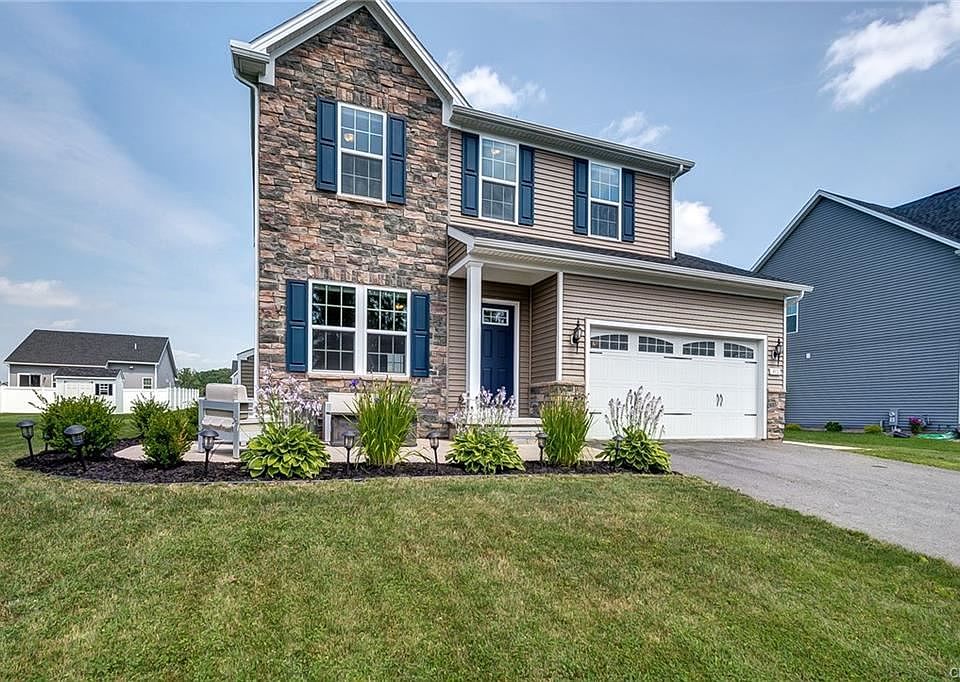 1st image of 412 Tuscany Ln