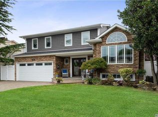 2636 S Seamans Neck Rd, Seaford, NY 11783